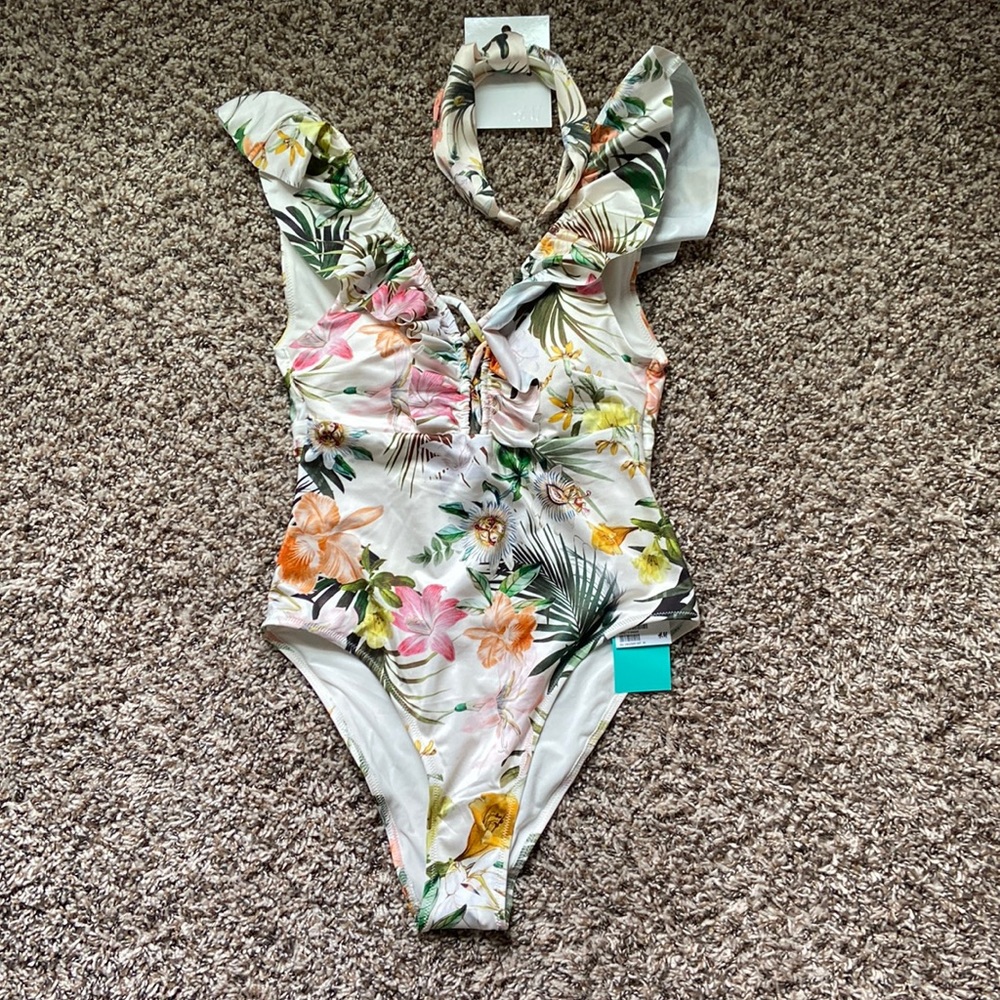 Swimsuit with matching hair band